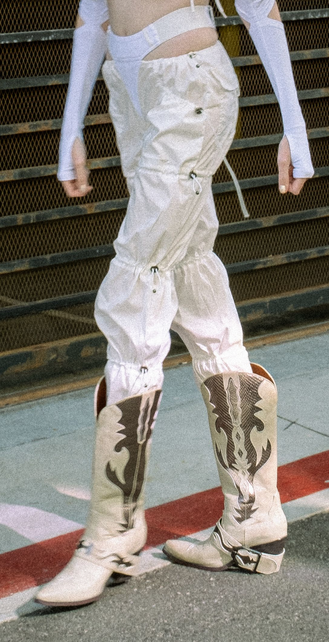Susurrus Pants / Grand Prix White