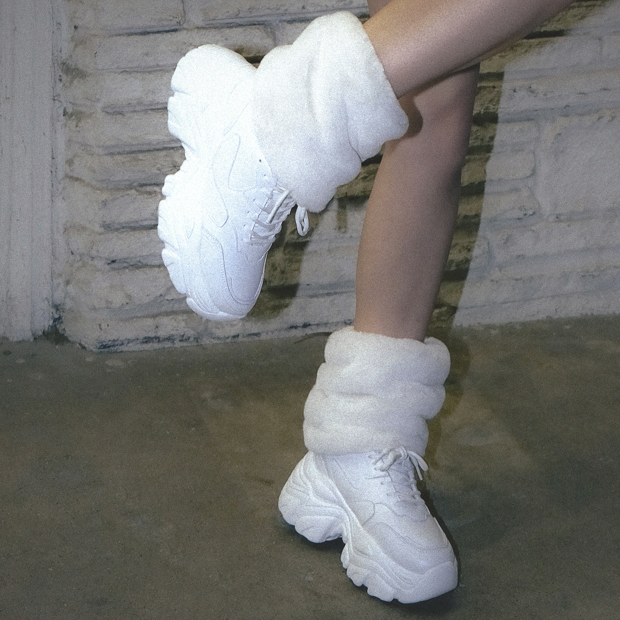 Fuzzy Legwarmers / Standard White