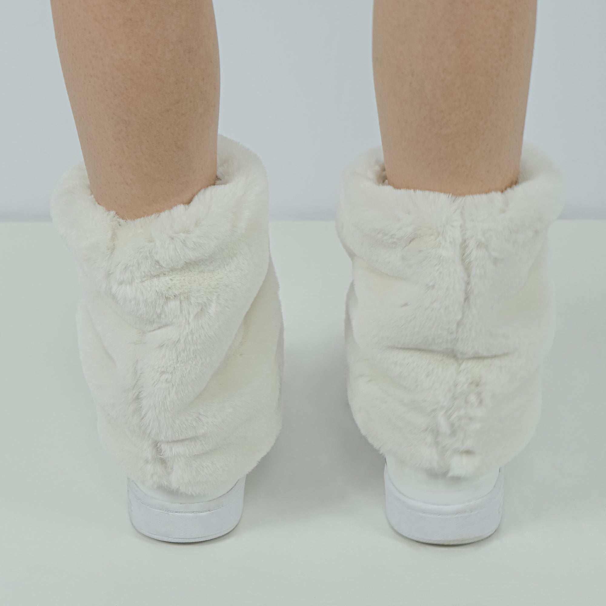 Basic Fuzzy Legwarmers - White